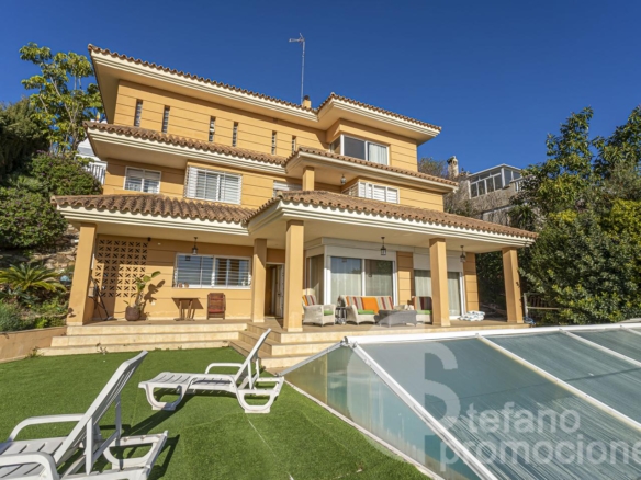 ¡VILLA CON VISTAS INFINITAS AL MAR Y MÁXIMA PRIVACIDAD! REF:65184