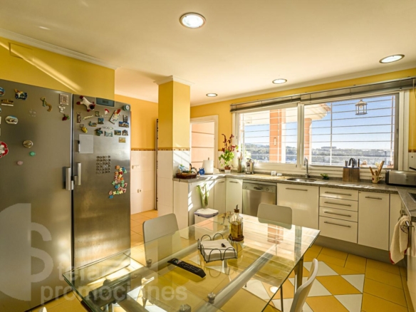 ¡VILLA CON VISTAS INFINITAS AL MAR Y MÁXIMA PRIVACIDAD! REF:65184