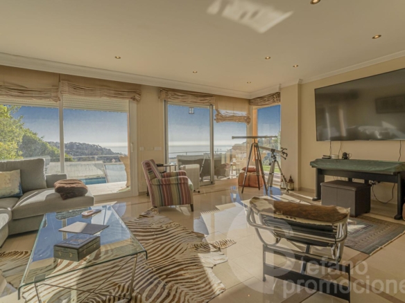 ¡VILLA CON VISTAS INFINITAS AL MAR Y MÁXIMA PRIVACIDAD! REF:65184
