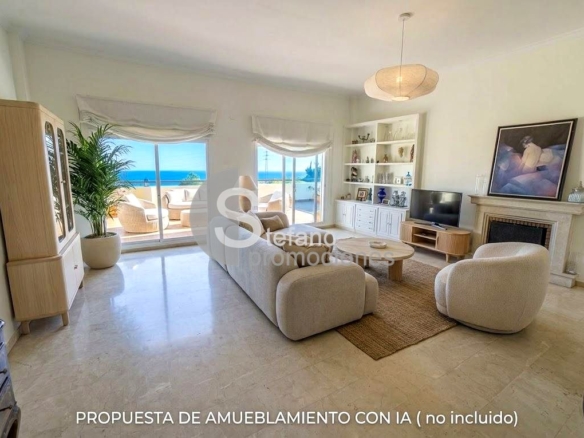 EXCLUSIVO Y ELEGANTE  CHALET  CON GRAN INDEPENDENCIA, JUNTO COLEGIO YAGO SCHOOL MÁLAGA Y CERCA BRITISH SCHOOL, TECHOS MUY ALTOS, CON VISTAS AL MAR REF:65189