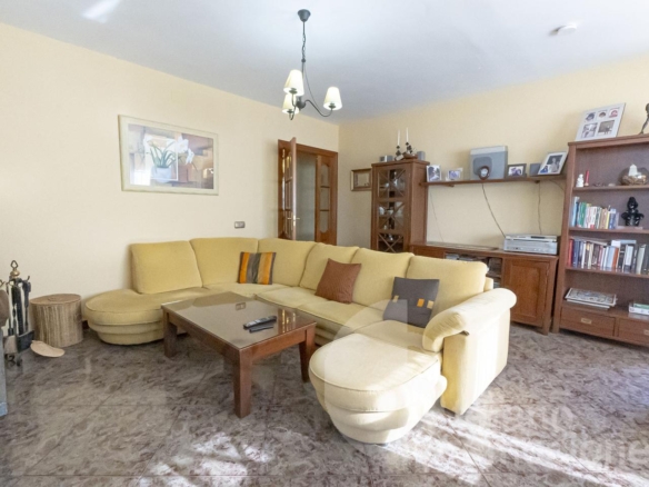 EXCLUSIVA VILLA EN CALA DEL MORAL (MÁLAGA ESTE), UN VERDADERO OASIS DE PRIVACIDAD Y CONFORT CON 324 M² CONSTRUIDOS REF:65241