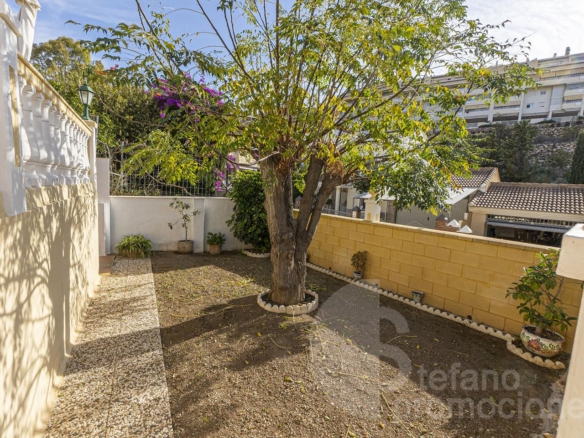 EXCLUSIVA VILLA EN CALA DEL MORAL (MÁLAGA ESTE), UN VERDADERO OASIS DE PRIVACIDAD Y CONFORT CON 324 M² CONSTRUIDOS REF:65241