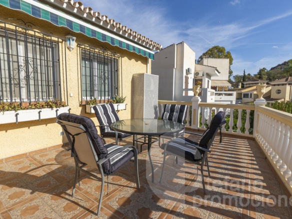 EXCLUSIVA VILLA EN CALA DEL MORAL (MÁLAGA ESTE), UN VERDADERO OASIS DE PRIVACIDAD Y CONFORT CON 324 M² CONSTRUIDOS REF:65241