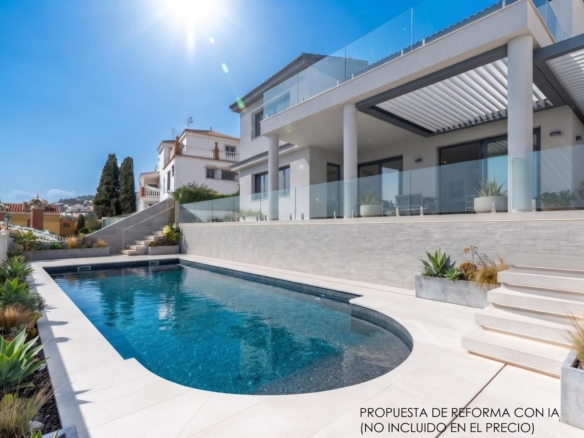 EXCLUSIVA VILLA EN CALA DEL MORAL (MÁLAGA ESTE), UN VERDADERO OASIS DE PRIVACIDAD Y CONFORT CON 324 M² CONSTRUIDOS REF:65241