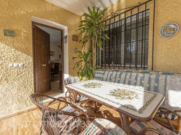 EXCLUSIVA VILLA EN CALA DEL MORAL (MÁLAGA ESTE), UN VERDADERO OASIS DE PRIVACIDAD Y CONFORT CON 324 M² CONSTRUIDOS REF:65241