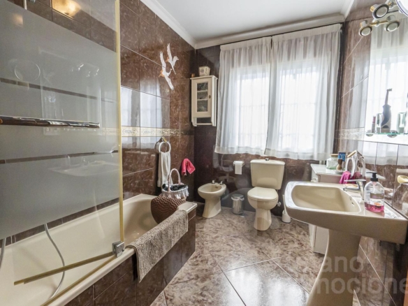 EXCLUSIVA VILLA EN CALA DEL MORAL (MÁLAGA ESTE), UN VERDADERO OASIS DE PRIVACIDAD Y CONFORT CON 324 M² CONSTRUIDOS REF:65241