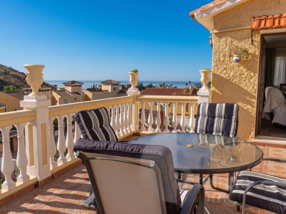 EXCLUSIVA VILLA EN CALA DEL MORAL (MÁLAGA ESTE), UN VERDADERO OASIS DE PRIVACIDAD Y CONFORT CON 324 M² CONSTRUIDOS REF:65241
