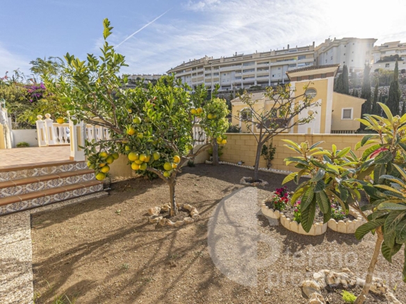 EXCLUSIVA VILLA EN CALA DEL MORAL (MÁLAGA ESTE), UN VERDADERO OASIS DE PRIVACIDAD Y CONFORT CON 324 M² CONSTRUIDOS REF:65241