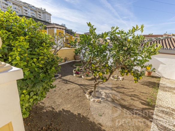 EXCLUSIVA VILLA EN CALA DEL MORAL (MÁLAGA ESTE), UN VERDADERO OASIS DE PRIVACIDAD Y CONFORT CON 324 M² CONSTRUIDOS REF:65241