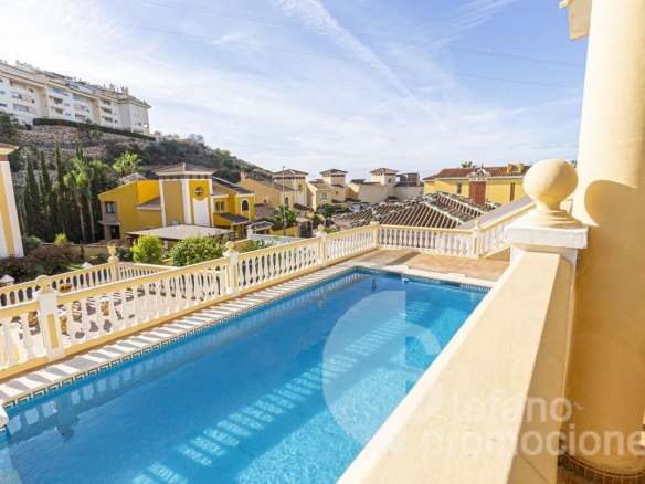 EXCLUSIVA VILLA EN CALA DEL MORAL (MÁLAGA ESTE), UN VERDADERO OASIS DE PRIVACIDAD Y CONFORT CON 324 M² CONSTRUIDOS REF:65241
