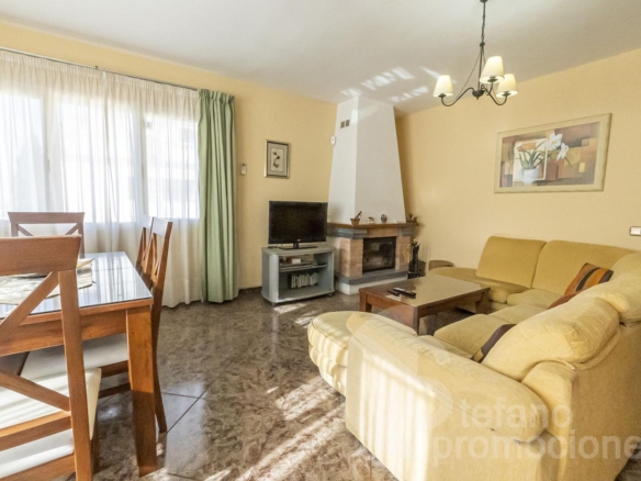 EXCLUSIVA VILLA EN CALA DEL MORAL (MÁLAGA ESTE), UN VERDADERO OASIS DE PRIVACIDAD Y CONFORT CON 324 M² CONSTRUIDOS REF:65241