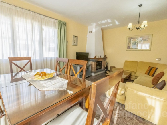 EXCLUSIVA VILLA EN CALA DEL MORAL (MÁLAGA ESTE), UN VERDADERO OASIS DE PRIVACIDAD Y CONFORT CON 324 M² CONSTRUIDOS REF:65241