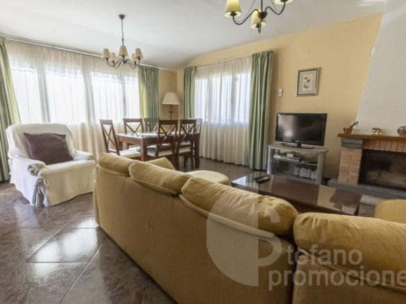 EXCLUSIVA VILLA EN CALA DEL MORAL (MÁLAGA ESTE), UN VERDADERO OASIS DE PRIVACIDAD Y CONFORT CON 324 M² CONSTRUIDOS REF:65241